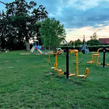 Kolorowe Konewki - Harmonia Miedzy Polem A Lasem Stare Usciany